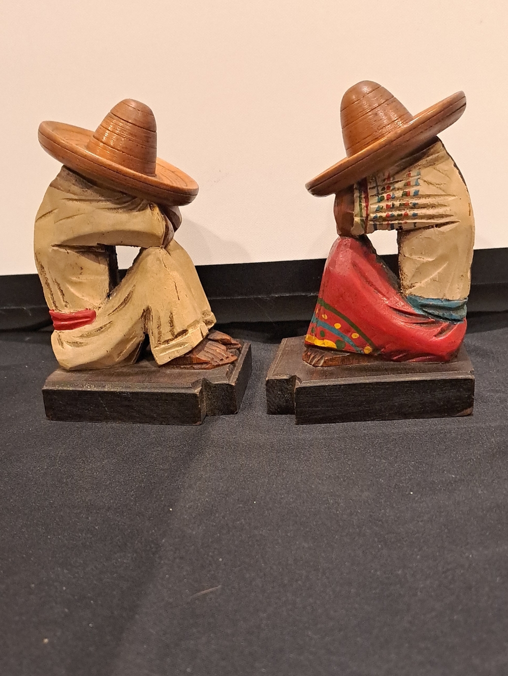 Vtg Hand Carved Siesta Couple Sombreros Man & Woman Hand Painted Book Ends